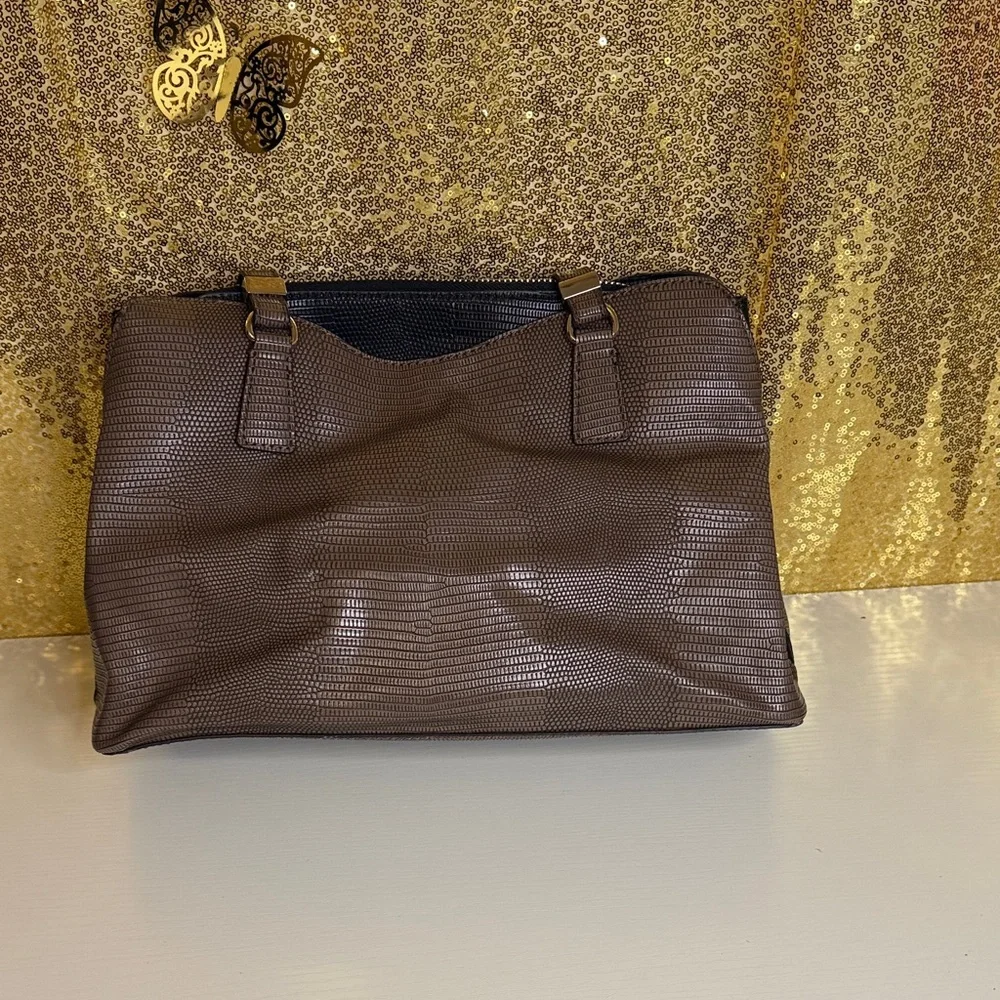 Guess Lyndi Large Girlfriend Textured Brown Satchel Bag